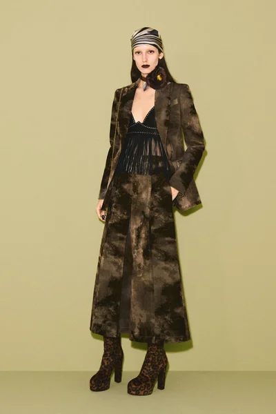 Look 3